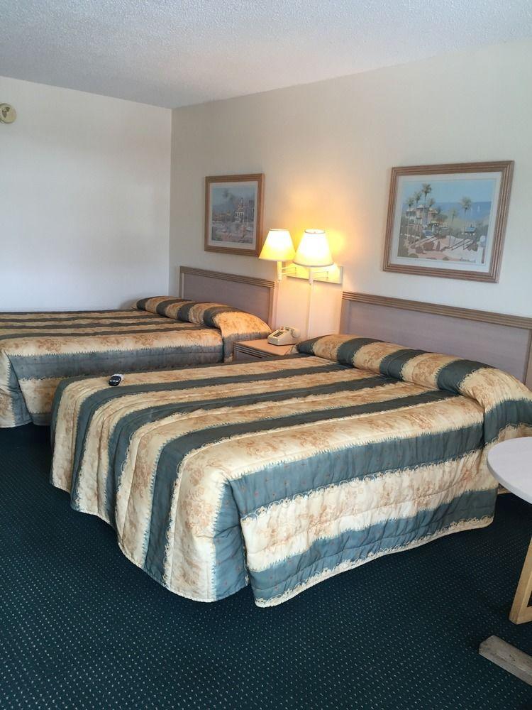 Super 8 By Wyndham Bay St. Louis Motel Exterior photo